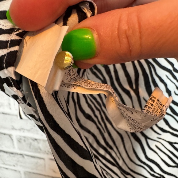 Zara‎ Black and White Button Down Shirt with Notched Collar - Picture 8 of 11